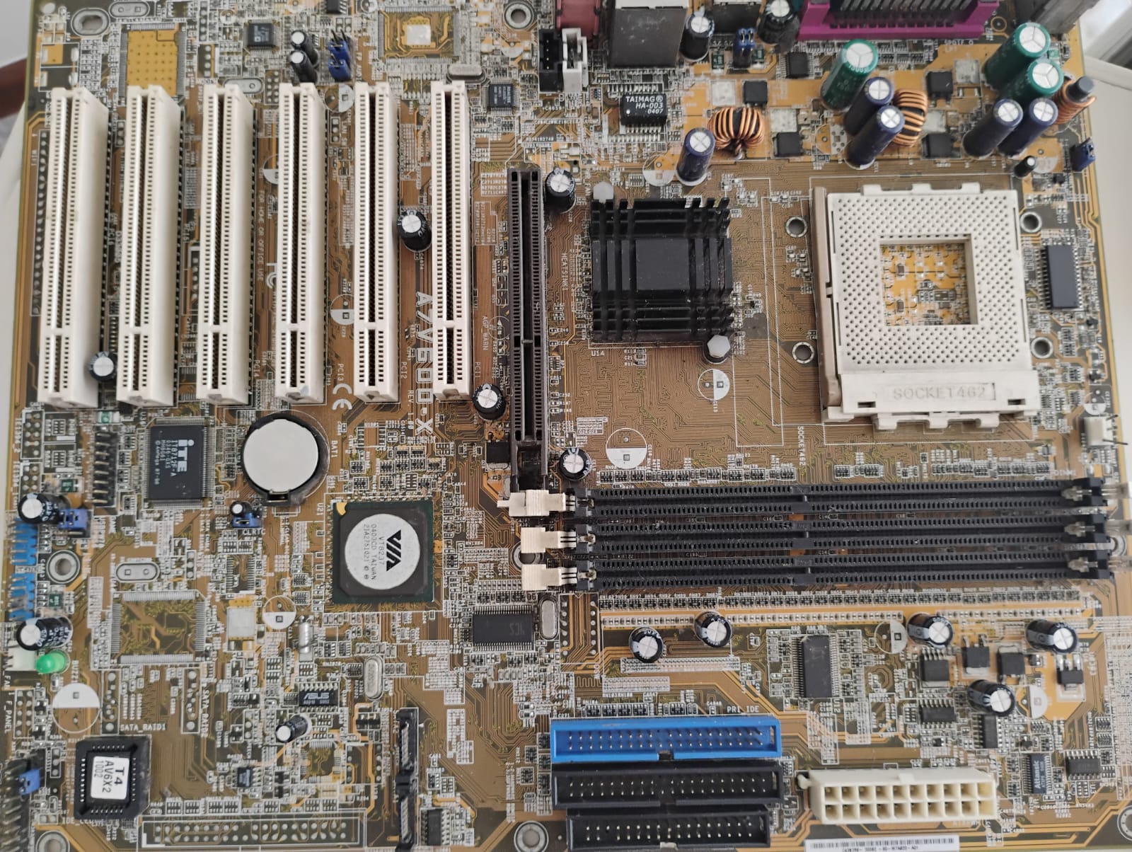 3 Motherboards no estado