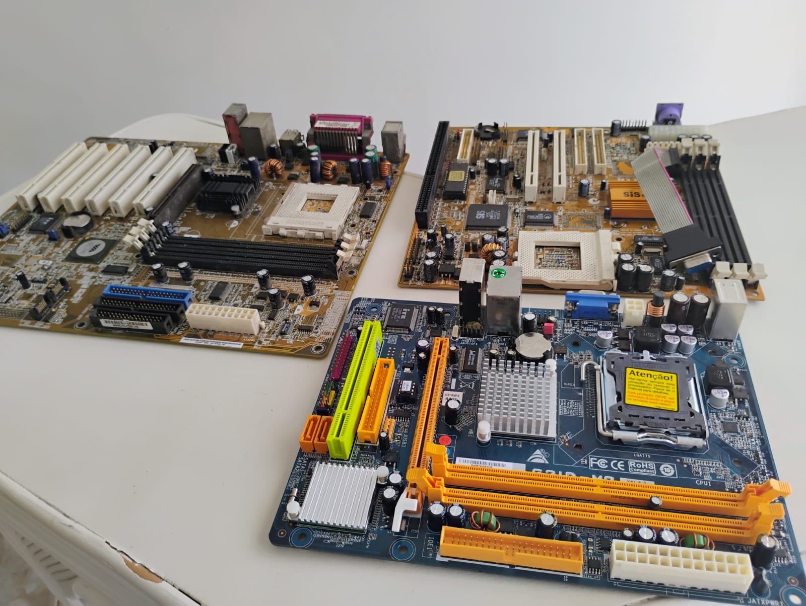 3 Motherboards no estado